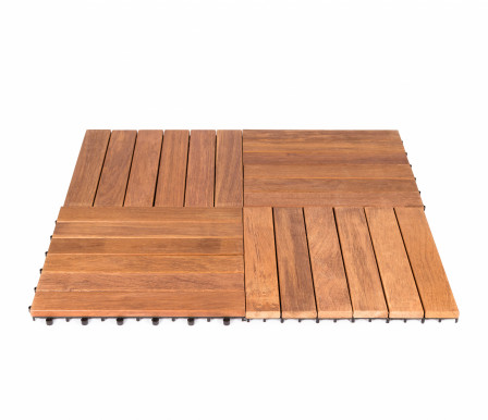 Assemblage de dalles de terrasse clipsables en bois Merbau