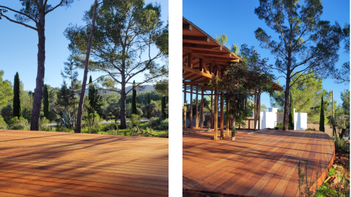 Terrasse ensoleillée en bois exotique merbau au milieu des pins