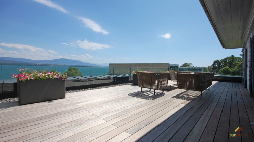 Terrasse avec balcon en bois exotique Cumaru